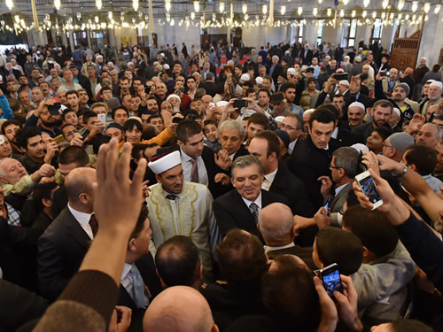 Fatih Camisi’nde Cuma Namazı